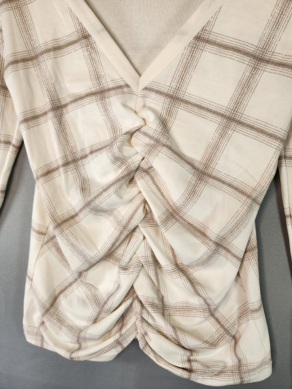 Chaser Cream Plaid Ruched Long-Sleeve Top - Picture 2 of 7